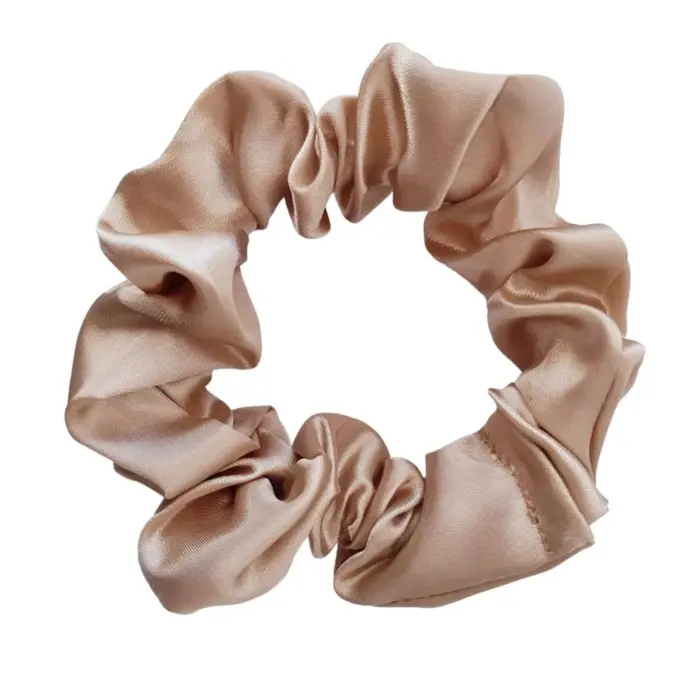 Soulta Scrunchie de Satén Oro — frontal