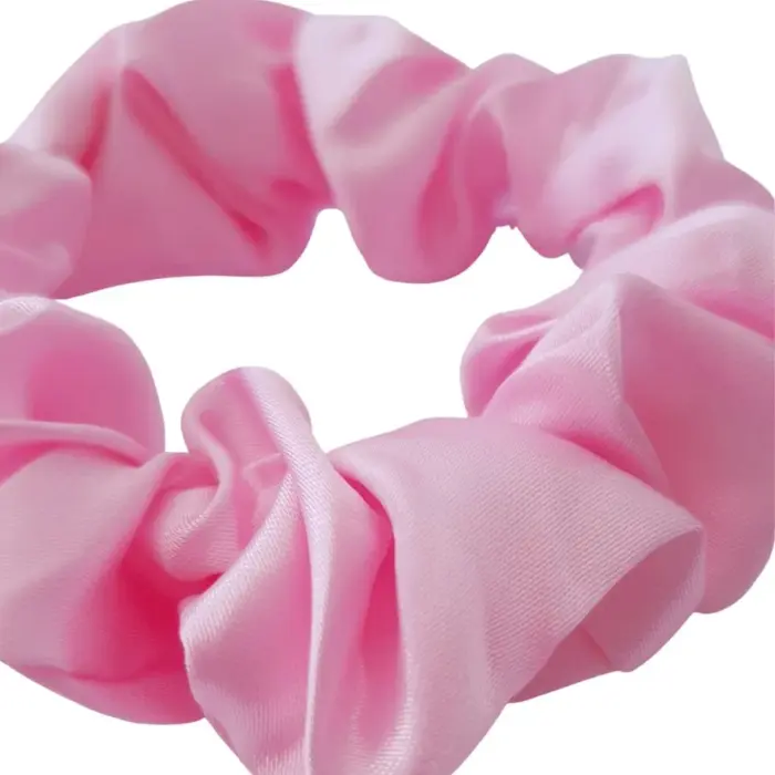 Soulta Scrunchie de Satén Rosa Pastel — frontal