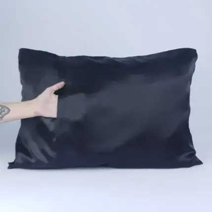 Soulta Funda de almohada POP Negra – Anti Frizz Satén – Tamaño 50×65 — frontal