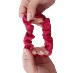 Soulta Scrunchie de Satén Burdeos — lateral