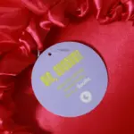 Soulta Gorro Pink POP en Satén Anti Frizz con Elástico Ajustable – Capa Sencilla Talla:M — lateral