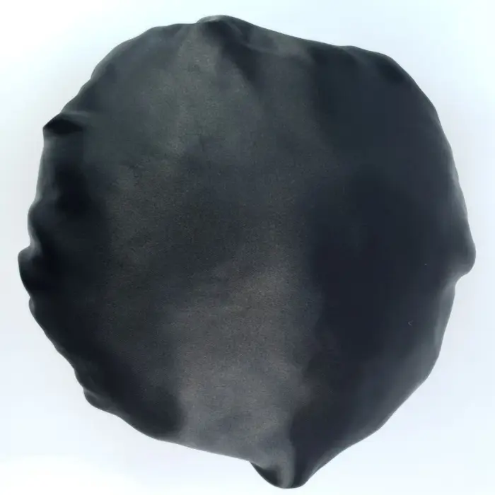 Soulta Gorro de Satén Negro — textura